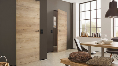 Modernes Zimmer mit Echtholztüren von HGM in Eiche natur astig